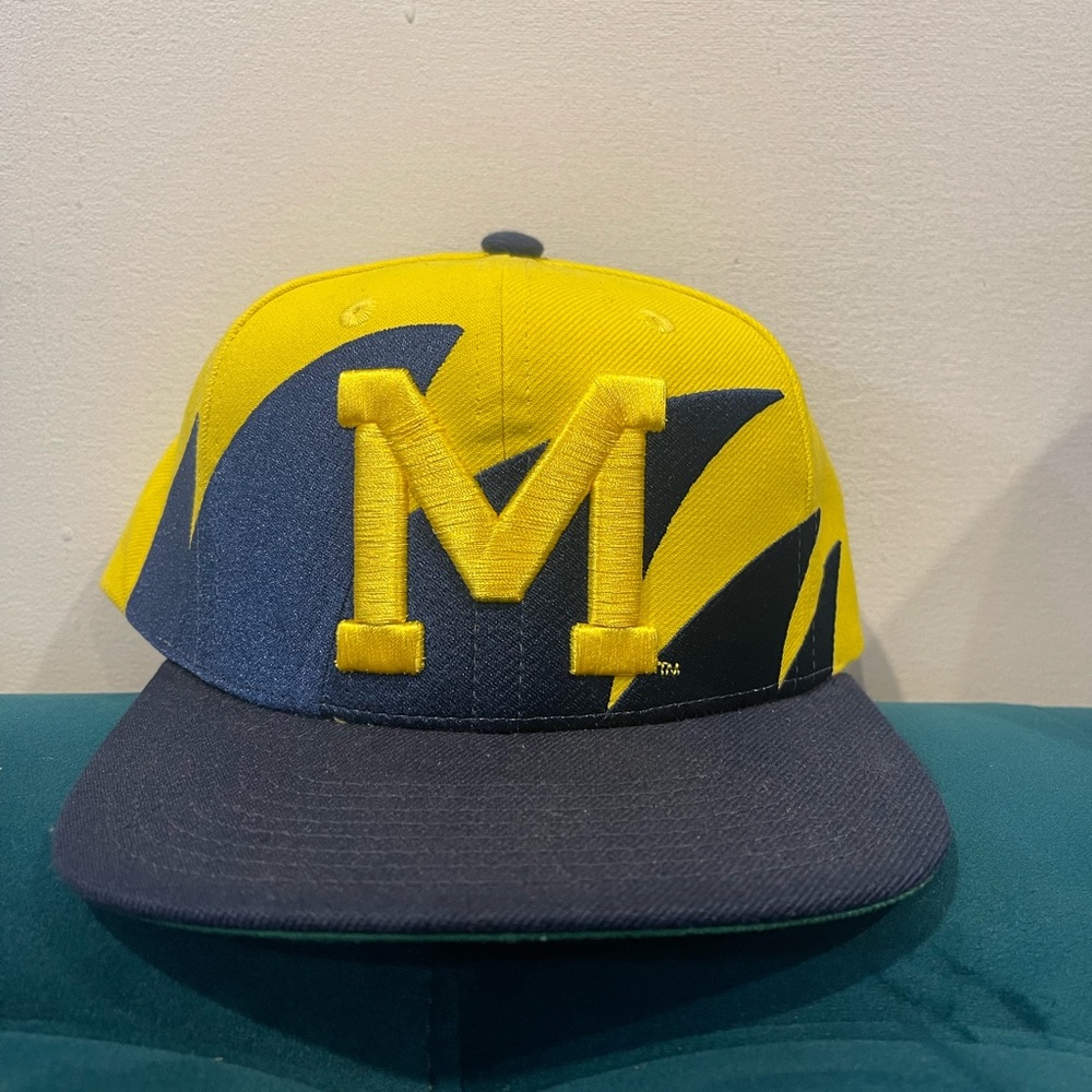 Mitchell & Ness shark tooth University of Michigan SnapBack